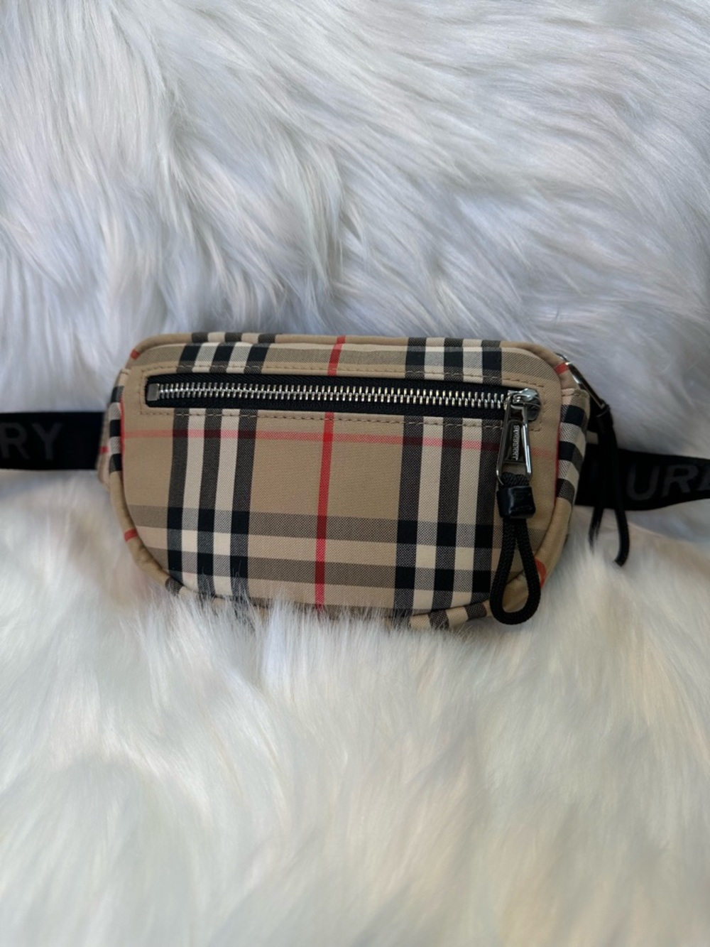 Burberry Classic Nova Check Tan and Black Belt Bag - Picture 3 of 17